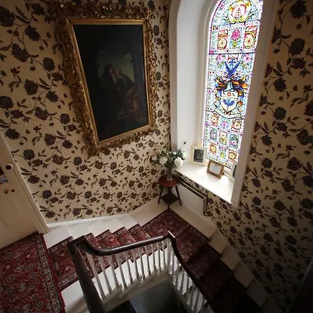 Ashley Park House Нина