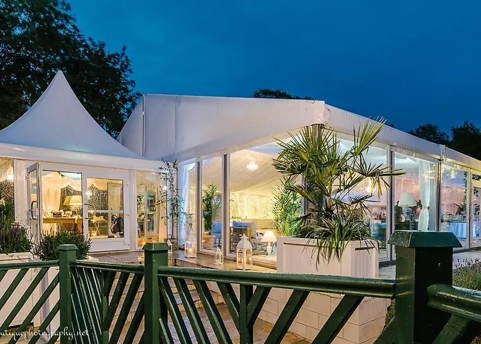 Ashley Park House 게스트하우스 4*