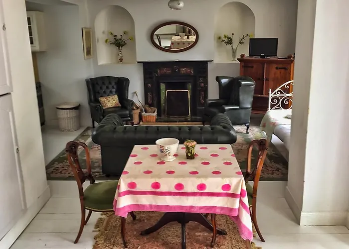 Ashley Park House 게스트하우스 4*